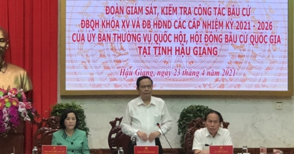 Phó Chủ tịch thường trực Quốc hội Trần Thanh Mẫn kiểm tra công tác bầu cử tại Hậu Giang