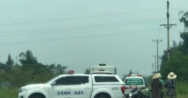 Nghệ An: Phát hiện thi thể đàn ông bọc trong chiếc chiếu bên đường