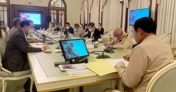 Thủ tướng Thái Lan bị phạt 190 USD vì... không đeo khẩu trang khi họp