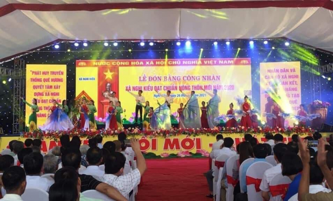 Văn nghệ ch&agrave;o mừng