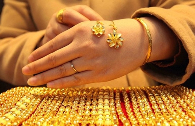 Giá vàng hôm nay 29/4: Giá vàng giảm sâu trước sức mạnh của USD