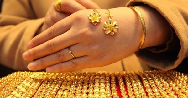 Giá vàng hôm nay 29/4: Giá vàng giảm sâu trước sức mạnh của USD