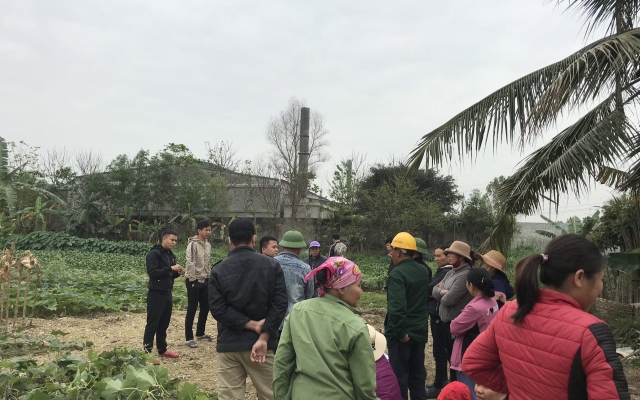 Người dân tập trung yêu cầu Công ty Phú Sinh trả lại môi trường sống vì lo ngại ô nhiễm