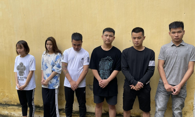 6 đối tượng(từ trái qua phải): Quân, Phong, Trịnh Đức, Hà Đức, Hoài, Mỹ