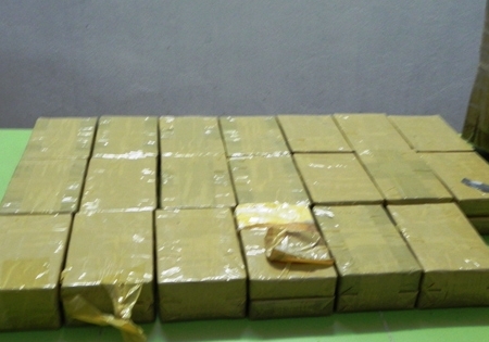 Tóm gọi đối tượng đang vận chuyển 20 bánh heroin trên đường đi tiêu thụ