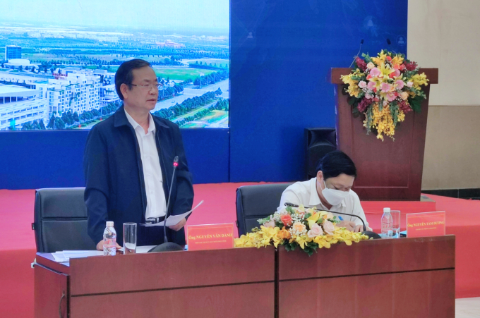 Ông Nguyễn Văn Dành – Phó Chủ tịch UBND tỉnh Bình Dương chủ trì họp báo.