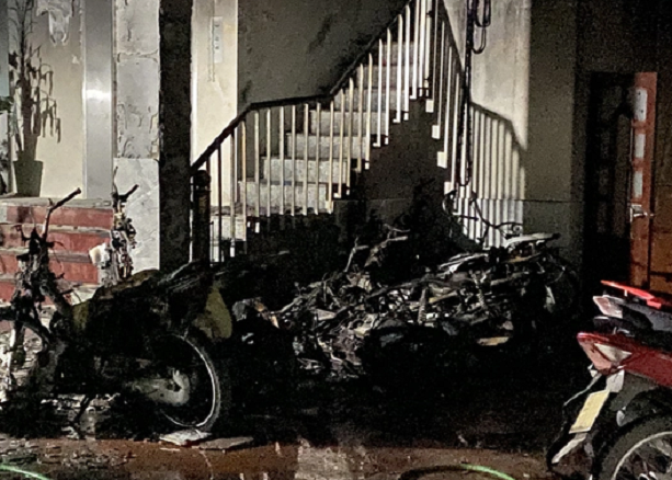 Hình ảnh vụ hoả hoạn tại ngõ 60 đường Phú Đô (phường Phú Đô, quận Nam Từ Liêm, Hà Nội) khiến 1 người thiệt mạng và 5 người khác bị thương.