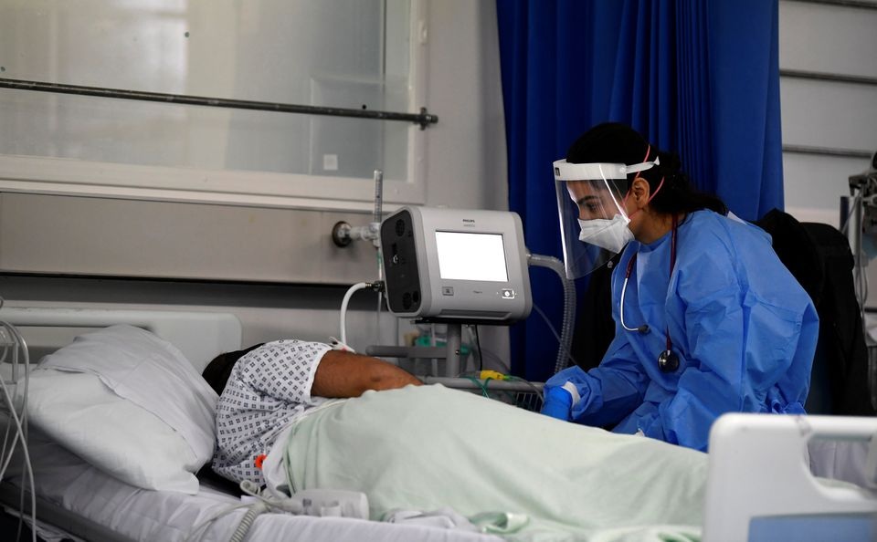 Anh theo d&otilde;i biến thể mới XE c&oacute; nguy cơ l&acirc;y lan nhanh hơn Omicron - 1