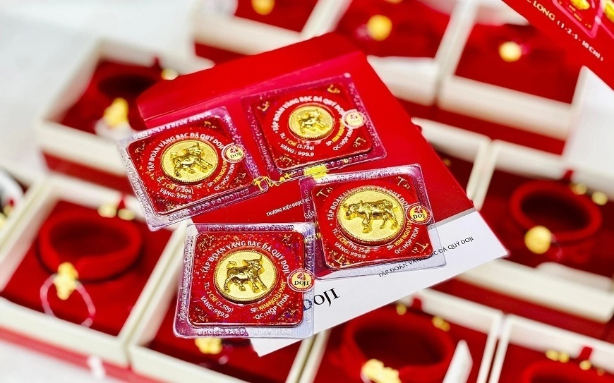 Gi&aacute; v&agrave;ng h&ocirc;m nay 2-4: Gi&aacute; v&agrave;ng trong nước tăng, thế giới giảm mạnh