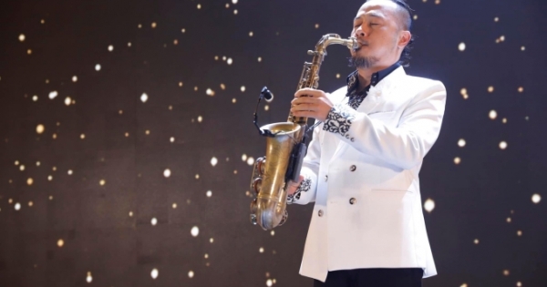 Nghệ sĩ saxophone Lê Duy Mạnh khoác áo mới cho nhạc Trịnh