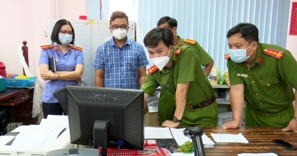 Bắt giam 2 phó phòng kế toán ngân hàng ở An Giang