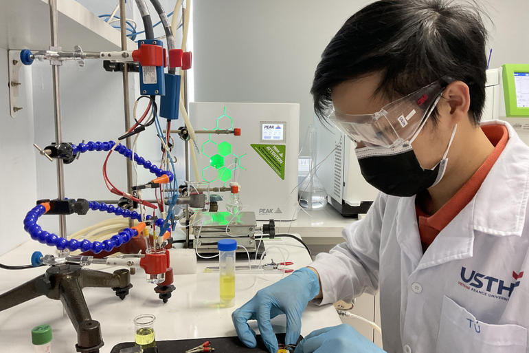 Ngay từ năm nhất, Huy Tú đã có định hướng đi du học nước ngoài.