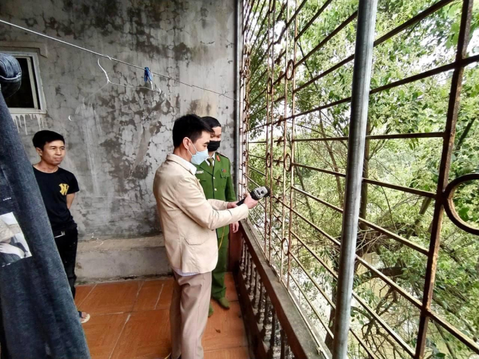 Công an huyện Đông sơn tháo dỡ, tạo lối thoát nạn trên các lồng sắt “chuồng cọp”