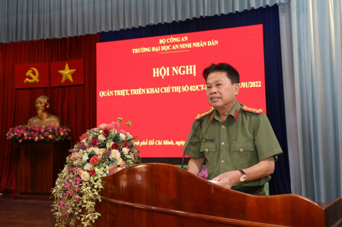 Đại tá, PGS.TS Võ Hồng Công - Phó Hiệu trưởng, phát biểu tại Hội nghị.