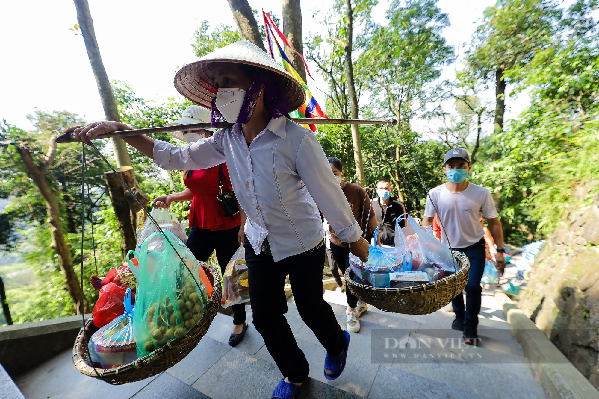 Cuộc hành hương về đất Tổ dâng hương của những người con Việt. Ảnh: Ngọc Hải