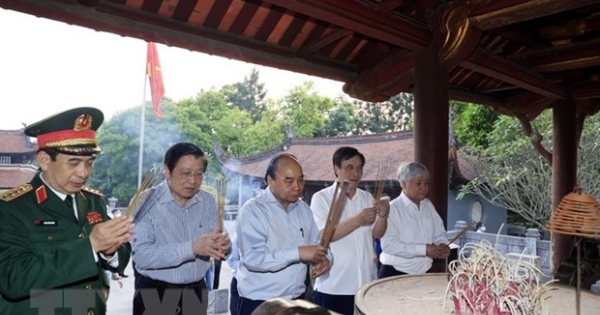 Chủ tịch nước dâng hương Tổ Mẫu Âu Cơ và Quốc tổ Lạc Long Quân