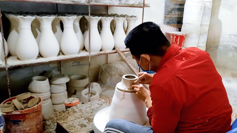 Nghệ nhân gọt rửa, cắt tỉa để tạo ra những sản phẩm đẹp nhất, ưng ý nhất