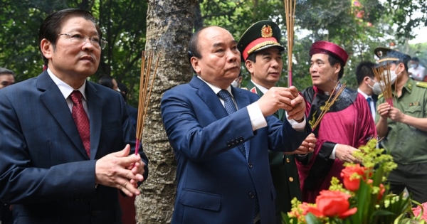 Chủ tịch nước dâng hương giỗ Tổ Hùng Vương