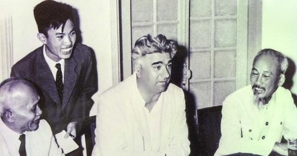 Phút hổ thẹn của nguyên Phó Thủ tướng khi phiên dịch cho Bác Hồ