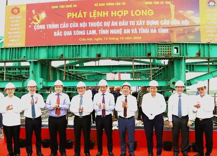 Cầu Cửa Hội, công trình đầu tư công trị giá gần 1.000 tỷ do PMU6 làm đại diện chủ đầu tư cùng thời điểm chuẩn bị đầu tư cao tốc Bắc - Nam giai đoạn 1