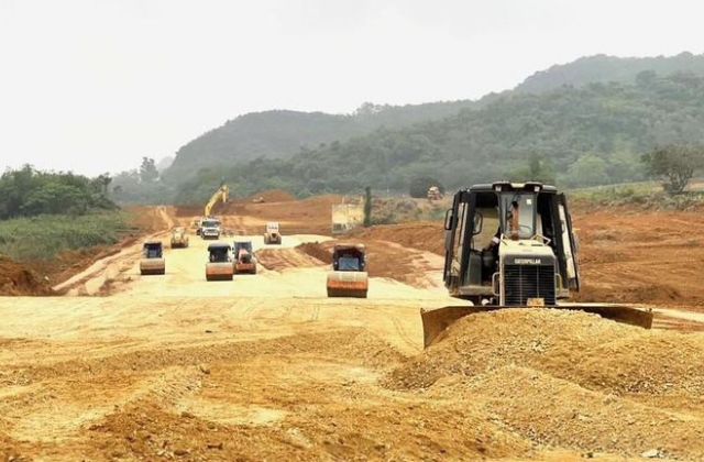 Cao tốc PPP 'rùa bò' vì PMU 'dán mắt' vào dự án công?