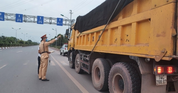 Quảng Ninh: Công an Hải Hà tăng cường tuần tra kiểm soát để hạn chế  xe qua tải