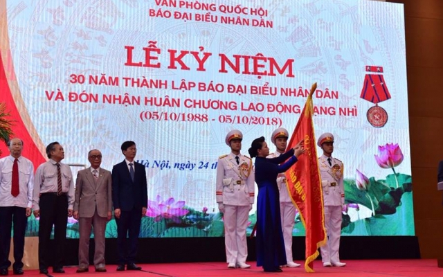 Báo Đại biểu Nhân dân đón nhận Huân chương Lao động hạng Nhì