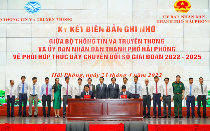 Bộ Th&ocirc;ng tin v&agrave; Truyền th&ocirc;ng v&agrave; UBND TP Hải Ph&ograve;ng k&yacute; kết bi&ecirc;n bản ghi nhớ về phối hợp th&uacute;c đẩy chuyển đổi số giai đoạn 2022 &ndash; 2025.
