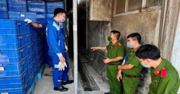 Bắt quả tang xí nghiệp của bóng đèn Điện Quang xả thải trái phép ra môi trường