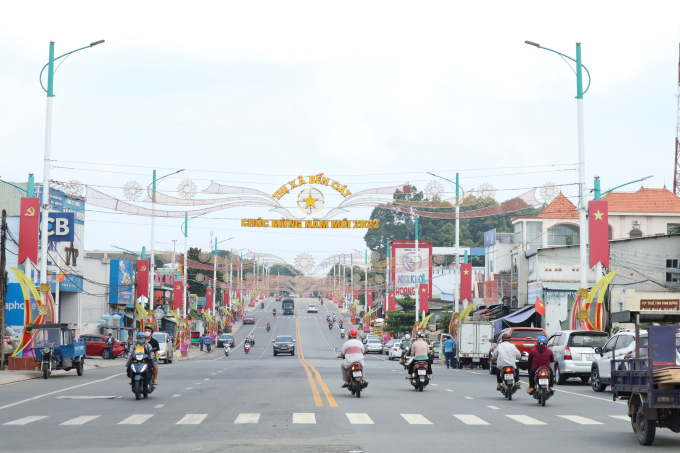 Việc thành lập thành phố Bến Cát có ý nghĩa hết sức quan trọng về mặt chính trị, phát triển kinh tế - xã hội và quốc phòng - an ninh của địa phương, góp phần xây dựng Bến Cát thành đô thị văn minh, sạch đẹp, thân thiện với môi trường và nâng cao chất lượng cuộc sống của nhân dân.