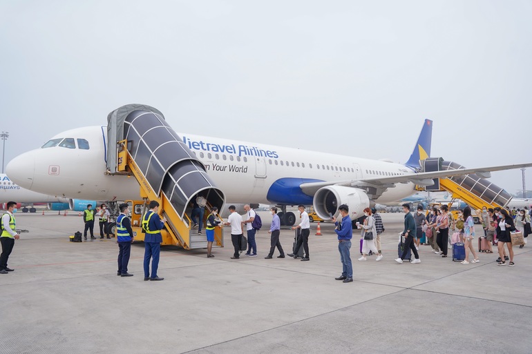 Trong những ngày cao điểm, hành khách được khuyến nghị có mặt ở sân bay từ 2-3 tiếng trước giờ khởi hành để tránh bị chậm chuyến, nhỡ chuyến (Ảnh: VU).