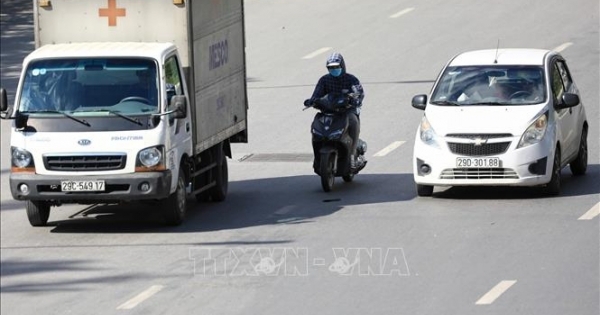 Nhiệt độ tăng mạnh mở màn đợt nắng nóng mới ở miền Bắc, miền Trung