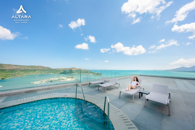 Tầm nhìn mãn nhãn 360 độ từ bề bơi tầng 40 Altara Residences Quy Nhơn