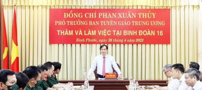 Sáng 28/4, đoàn công tác do Phó trưởng Ban Tuyên giáo Trung ương Phan Xuân Thủy làm trưởng đoàn, đã đến thăm, làm việc với Binh đoàn 16, đóng quân trên địa bàn tỉnh Bình Phước.