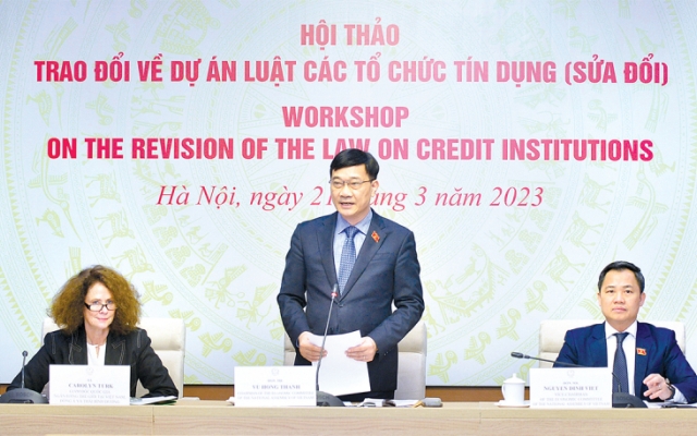 Cần thiết có quy định miễn trừ trách nhiệm pháp lý khi tham gia xử lý ngân hàng yếu kém?