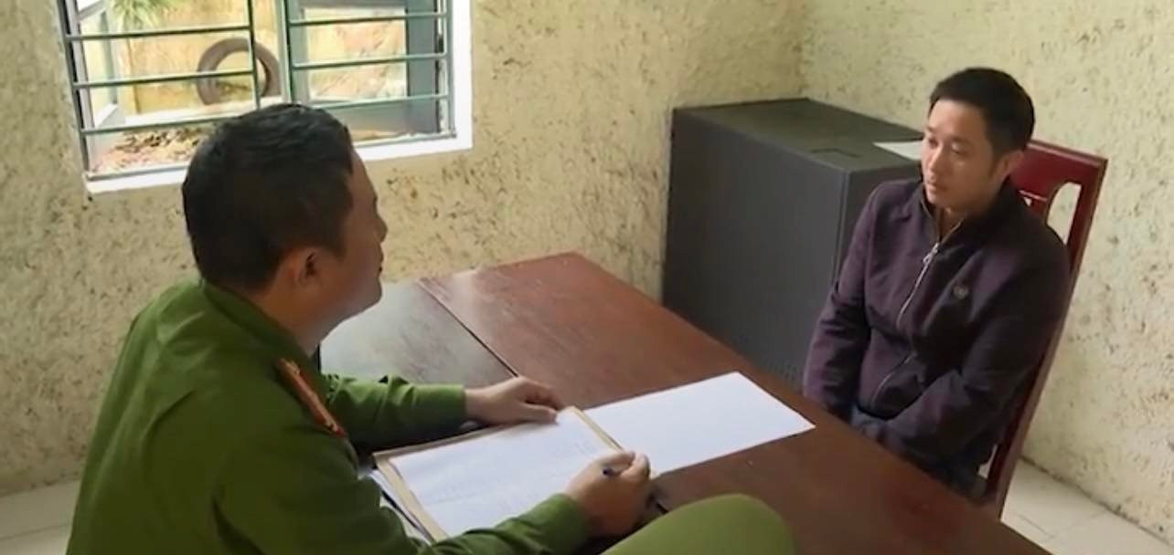 Cơ quan CSĐT lấy lời khai với đối tượng Ân.