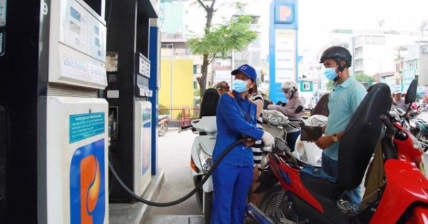 Giá xăng tăng nhẹ dưới 100 đồng mỗi lít