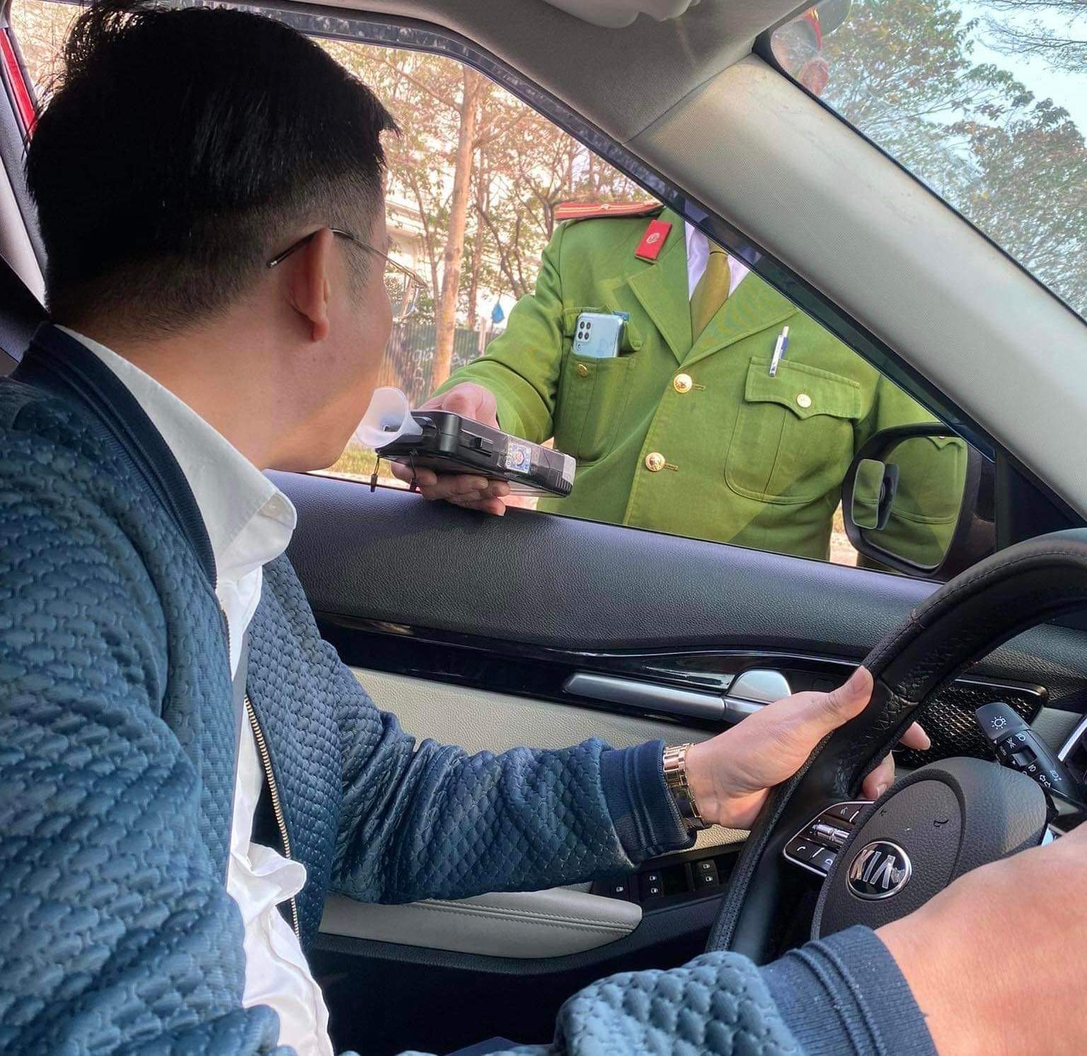 9DC627CD-6993-4F7B-B034-4ADF15B935EC.