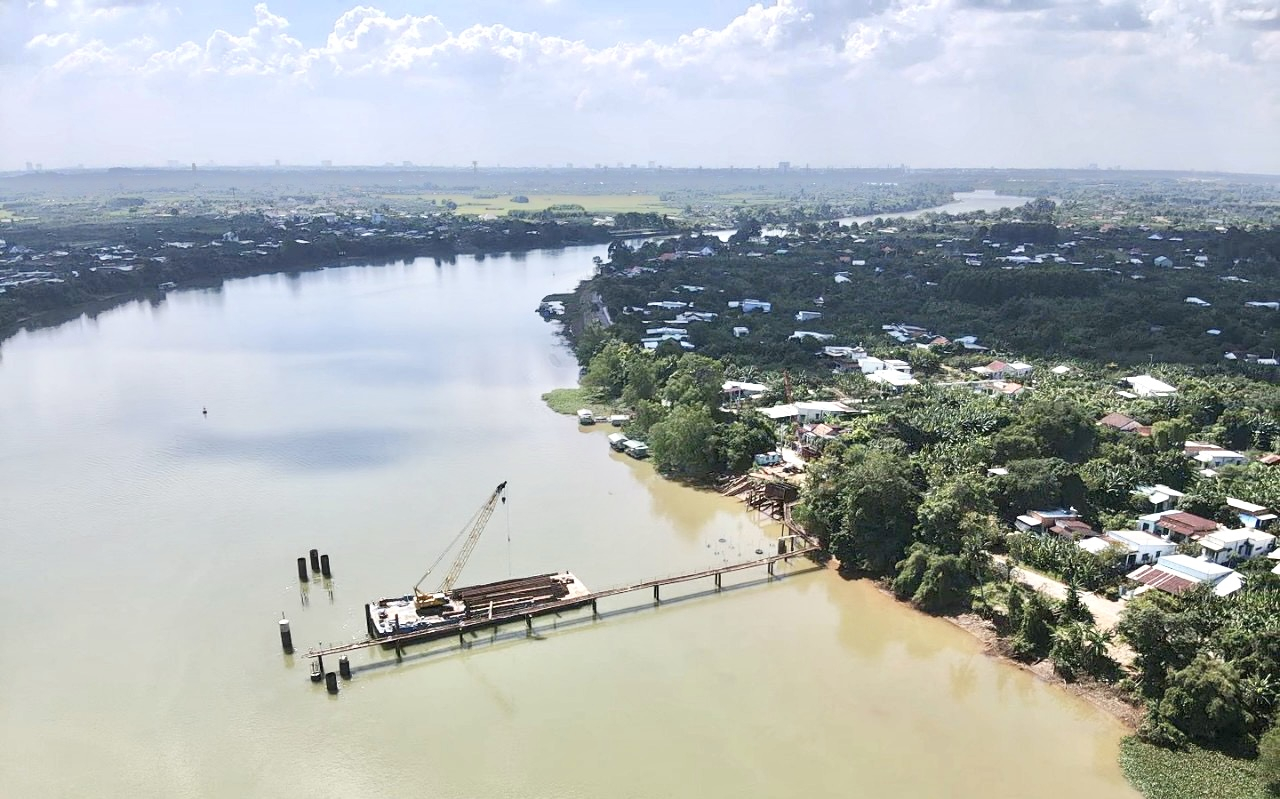 Đẩy mạnh phát triển giao thông đường thuỷ, hệ thống bến cảng hợp lý và tiên tiến