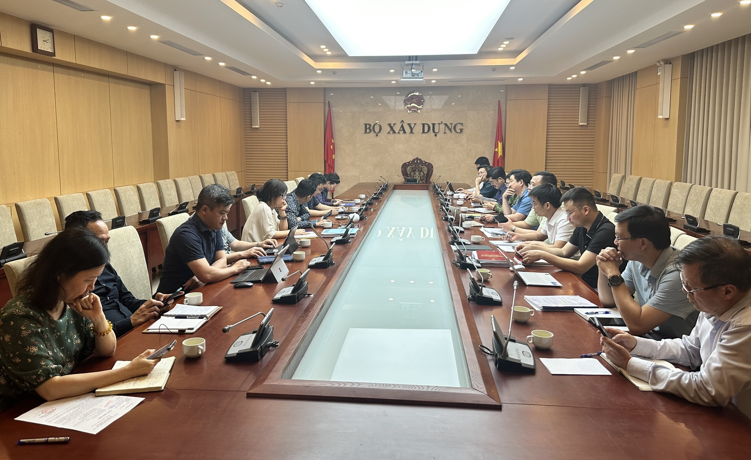 Công an TP Hà Nội sau khi đề xuất 6 giải pháp, đại diện Bộ Xây dựng ghi nhận, đồng thời giao Vụ Khoa học Công nghệ sẽ phối hợp với các đơn vị chuyên môn khẩn trương tập hợp, nghiên cứu.