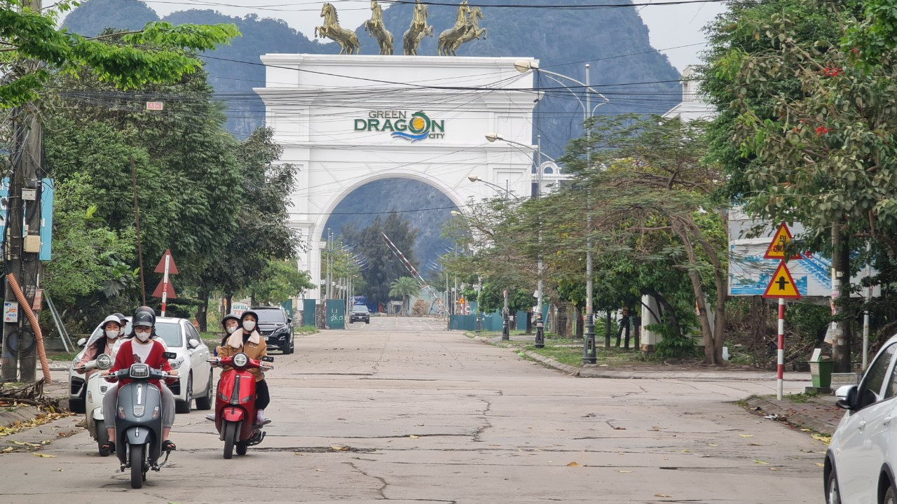 Dự án khu đô thị Green Dragon City  mượn đường phục vụ thi công “trả lại” đường hỏng cho dân.