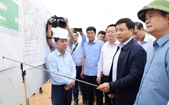 Tập trung cao độ để ho&agrave;n th&agrave;nh cao tốc Bắc - Nam đoạn qua Nghệ An đ&uacute;ng tiến độ