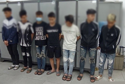 Nh&oacute;m thanh ni&ecirc;n