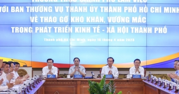 Thường trực Chính phủ làm việc với Ban Thường vụ Thành ủy TPHCM