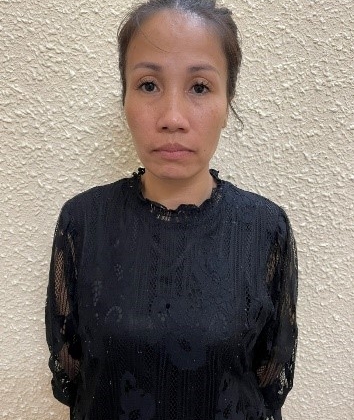 Kiểm tra vi phạm giao th&ocirc;ng, ph&aacute;t hiện người phụ nữ mang ma tu&yacute; đi b&aacute;n