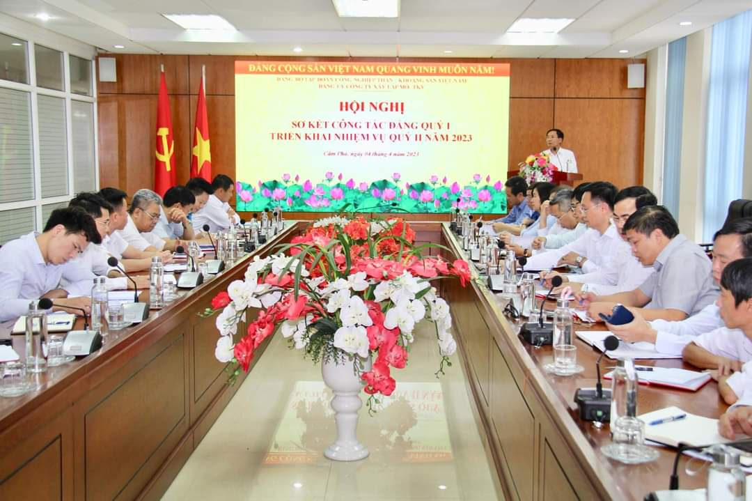 Toàn cảnh hội nghị.