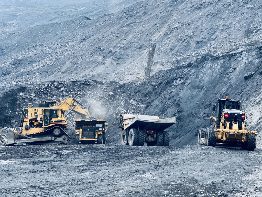 Than_ảnh Thanh T&acirc;n, Tạp ch&iacute; Kinh tế M&ocirc;i trường