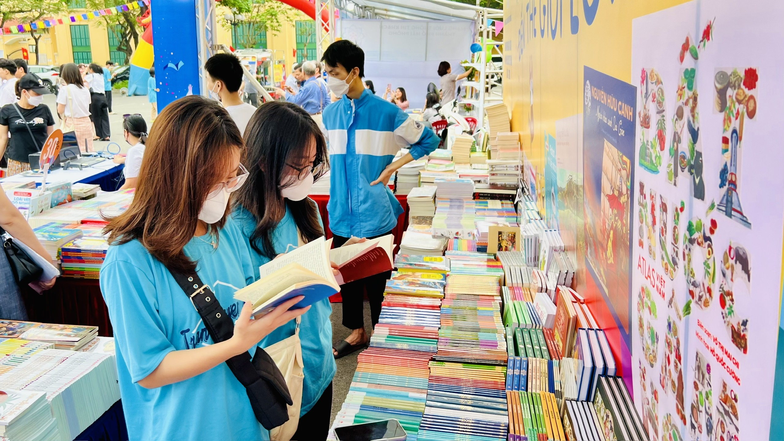 Học sinh tham gia hưởng ứng chương trình hội sách 2023.