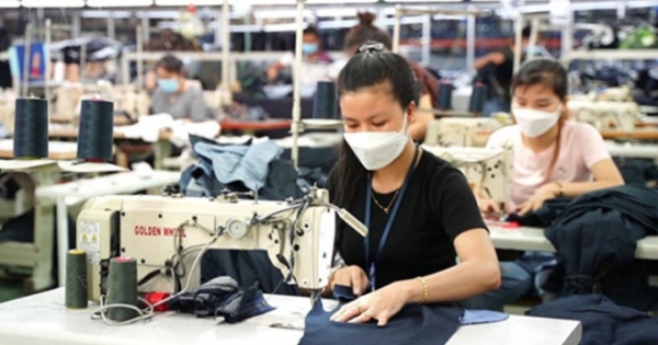 Dệt may Việt Nam xoay xở vượt khó