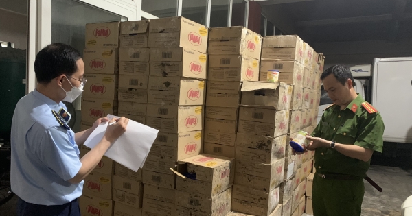 Công ty Tràng Tiền số 10 sử dụng nguyên liệu quá hạn để sản xuất kem